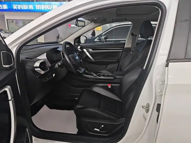 Geely Binyue — Фото автомобиля 14