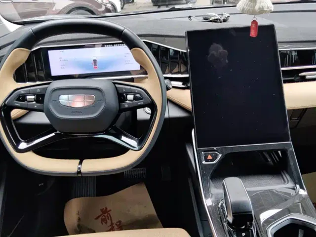 Geely Boyue L — Фото автомобиля 11