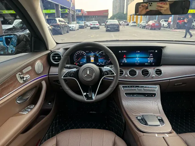 Mercedes-Benz E-Class — Фото автомобиля 17