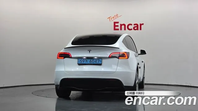 Tesla Model Y — Фото автомобиля 4
