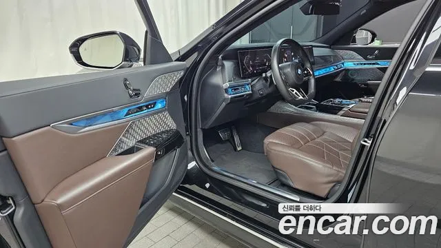 BMW 7-Series 7 серия (G70) 740i sDrive M Sport — Фото автомобиля 10