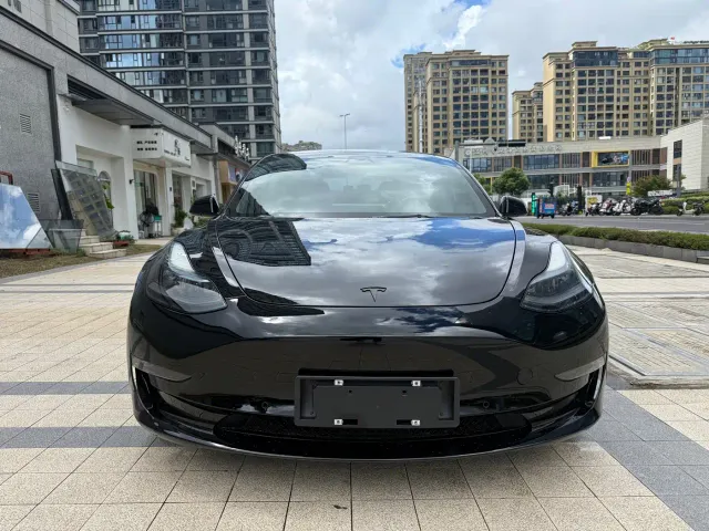 Tesla Model 3 — Фото автомобиля 2