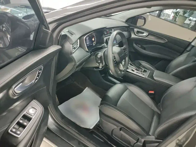Roewe RX5 — Фото автомобиля 15