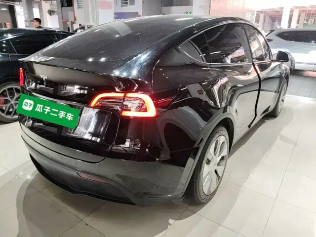 Tesla Model Y — Фото автомобиля 6