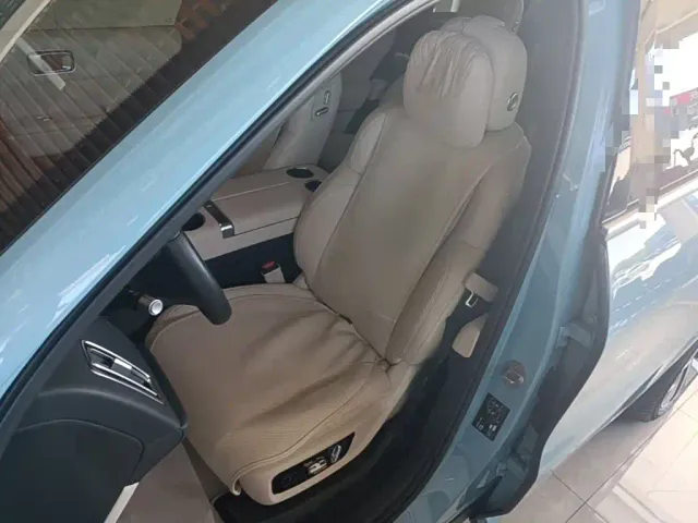 Li Auto L8 — Фото автомобиля 10