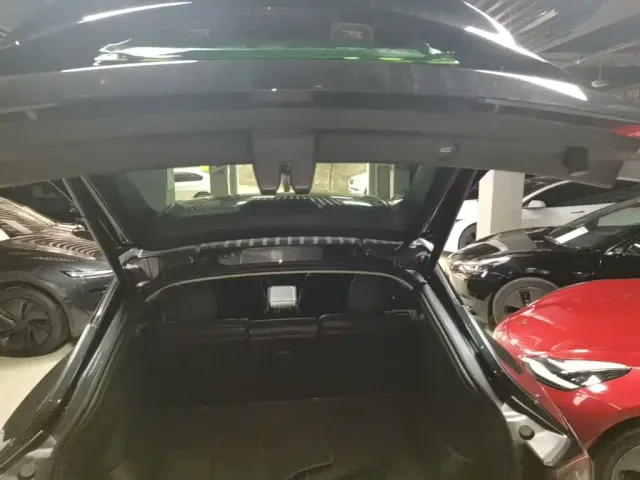 Tesla Model Y — Фото автомобиля 18