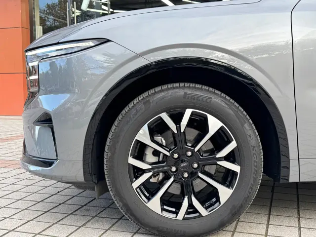 Ford Edge — Фото автомобиля 5