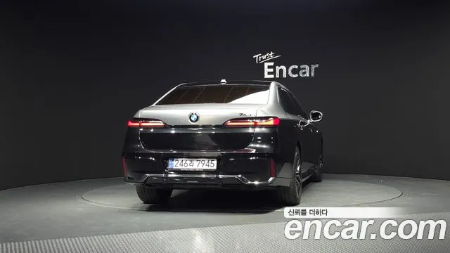 BMW 7-Series 7 серия (G70) 740i sDrive M Sport — Фото автомобиля 4