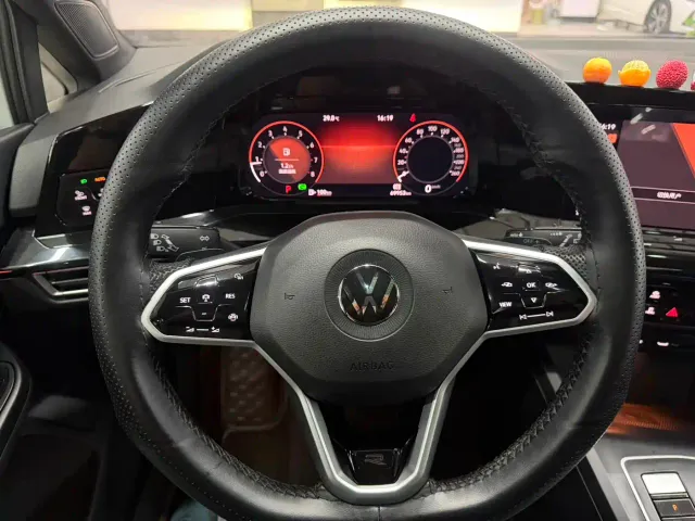 Volkswagen Golf — Фото автомобиля 16