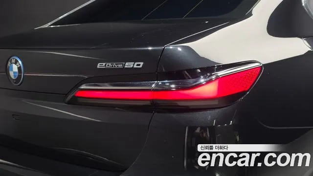 BMW i7 G70 — Фото автомобиля 8