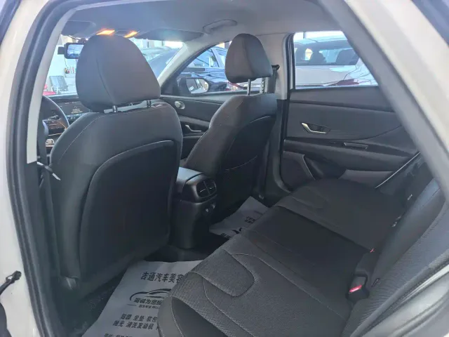 Hyundai Elantra — Фото автомобиля 6