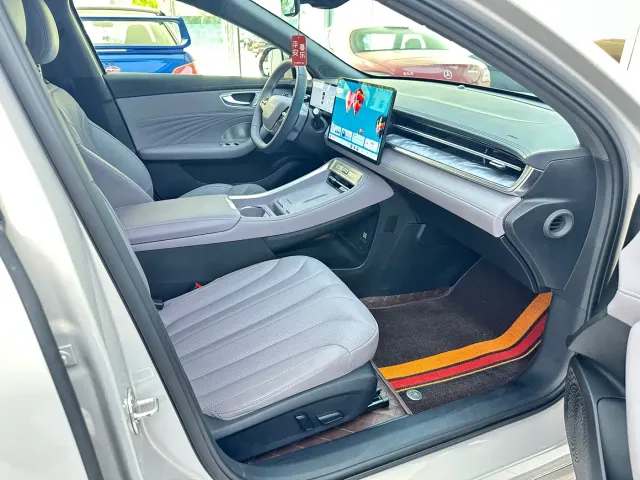Roewe M7 DMH — Фото автомобиля 16