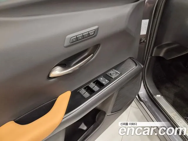 Lexus UX — Фото автомобиля 10