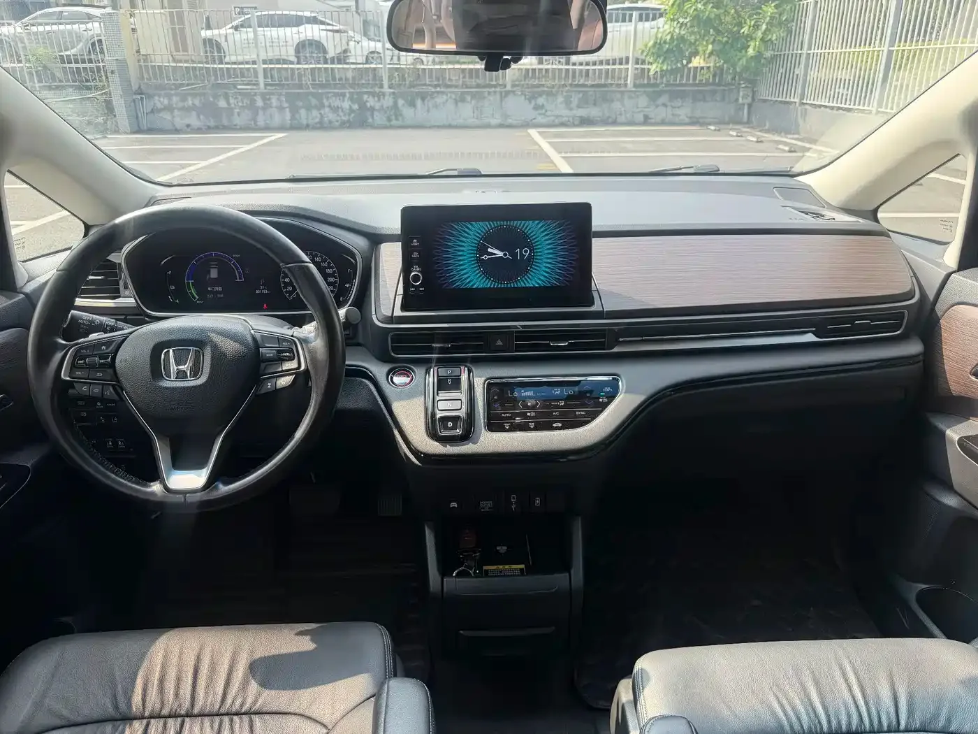 Honda Odyssey 2022 2.0L e:HEV Sharp·Prestige Edition — Фото автомобиля 16