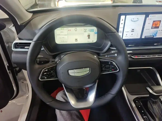 Geely Emgrand — Фото автомобиля 10