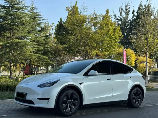Фотография автомобиля — Tesla Model Y