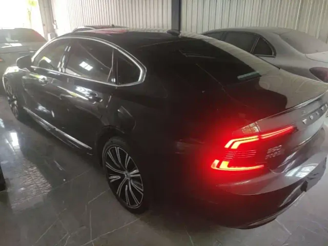 Volvo S90 — Фото автомобиля 4