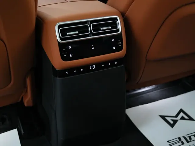 Li Auto L7 — Фото автомобиля 13