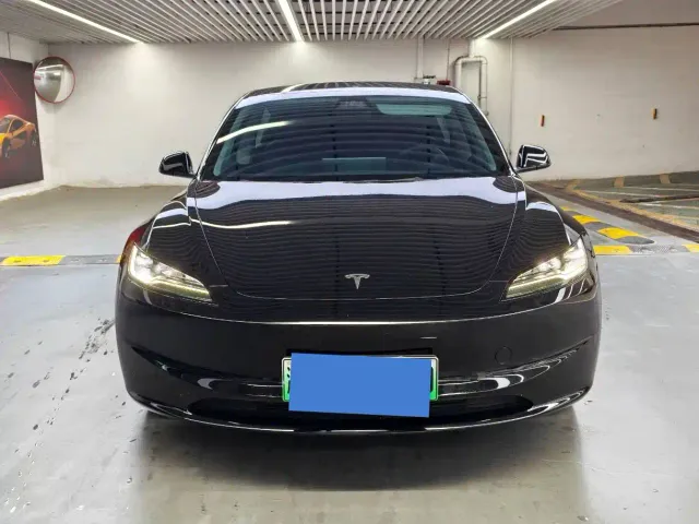 Tesla Model 3 — Фото автомобиля 3
