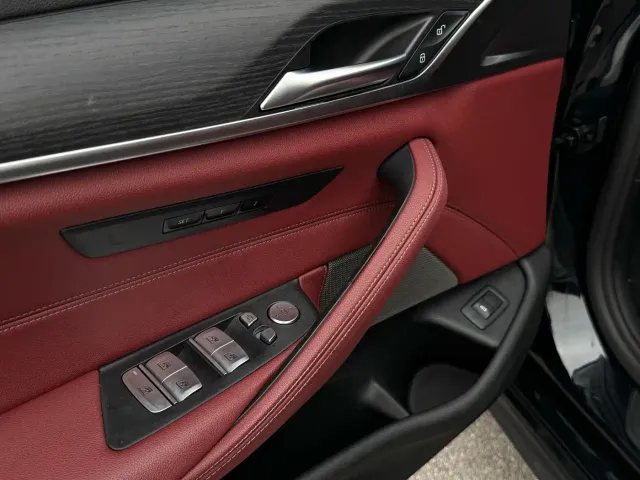 BMW 5 Series — Фото автомобиля 13