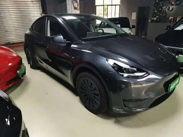 Tesla Model Y — Фото автомобиля 3