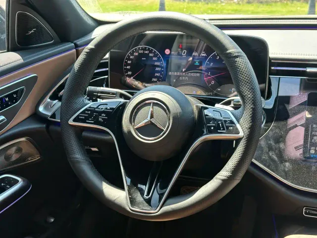 Mercedes-Benz E-Class — Фото автомобиля 12