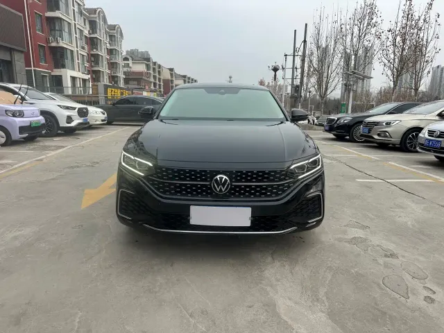 Volkswagen Passat — Фото автомобиля 2
