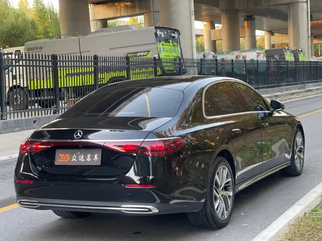 Mercedes-Benz E-Class — Фото автомобиля 16