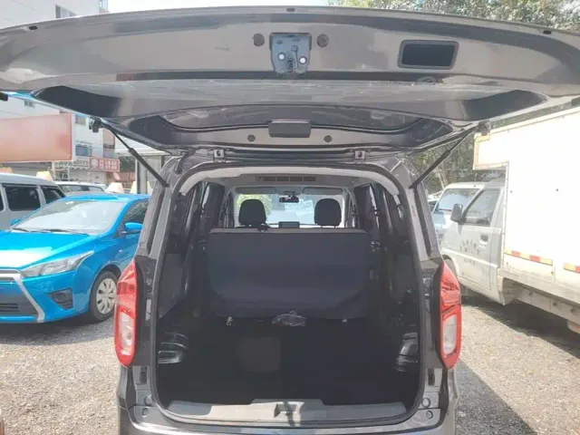 Wuling Hongguang — Фото автомобиля 18