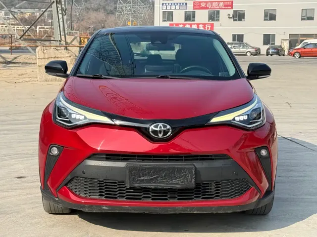 Toyota C-HR — Фото автомобиля 2