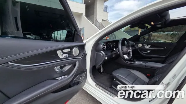 Mercedes-Benz E-Class — Фото автомобиля 9