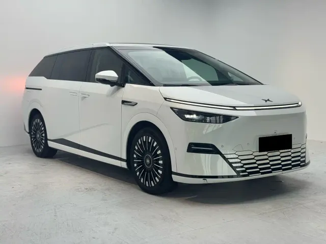 Xpeng X9 — Фото автомобиля 3