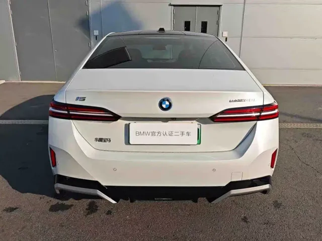 BMW i5 — Фото автомобиля 3