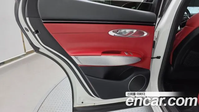 Genesis GV70 — Фото автомобиля 14