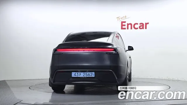 Tesla Model Y — Фото автомобиля 4