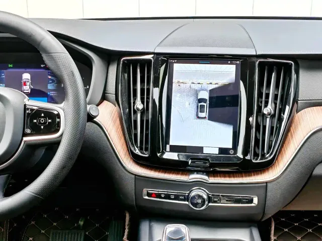 Volvo XC60 — Фото автомобиля 11