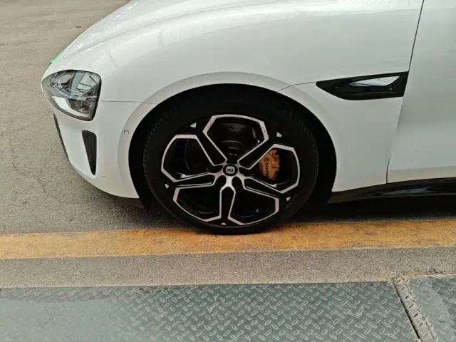 Xiaomi SU7 — Фото автомобиля 22