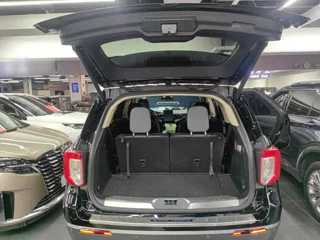 Ford Explorer — Фото автомобиля 18