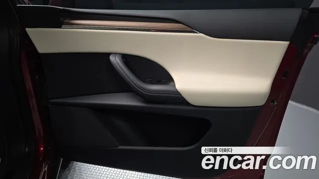Tesla Model X — Фото автомобиля 14