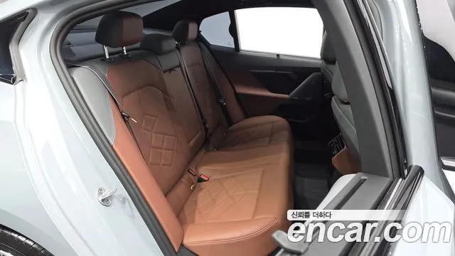 BMW 5 Series G60 — Фото автомобиля 11