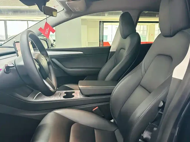 Tesla Model Y — Фото автомобиля 7
