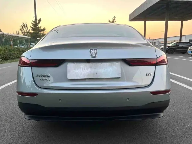 Roewe D7 — Фото автомобиля 6