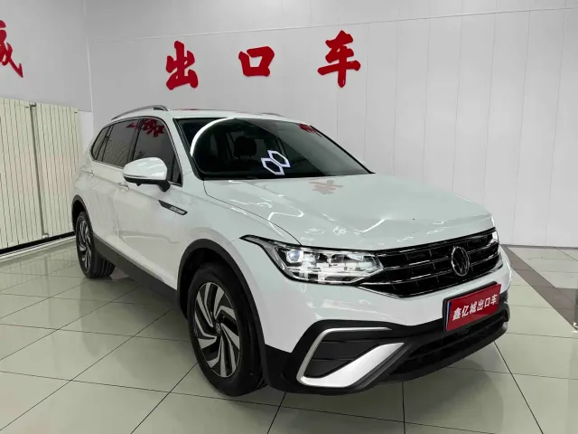 Volkswagen Tiguan L — Фото автомобиля 3