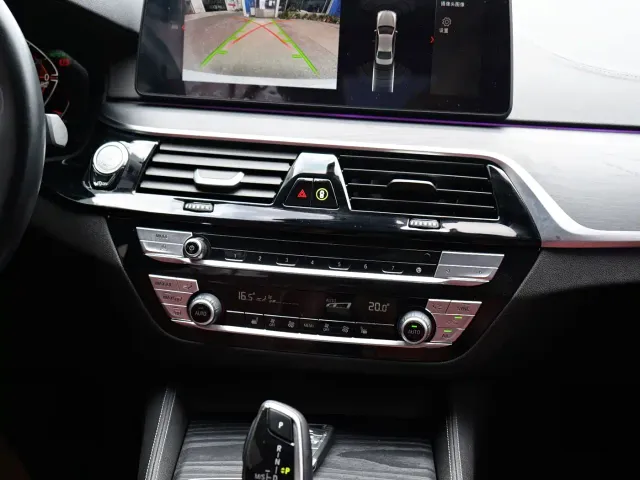BMW 5 Series — Фото автомобиля 15