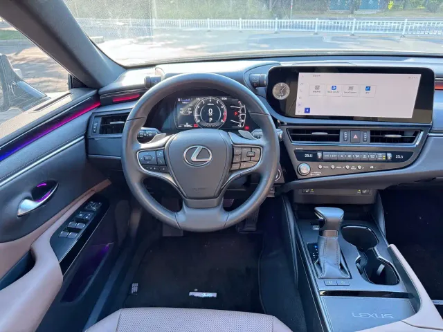 Lexus ES — Фото автомобиля 9