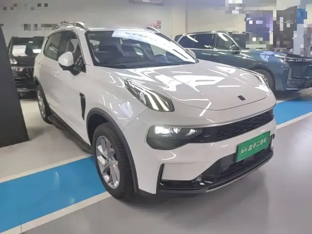 Lynk & Co 01 — Фото автомобиля 3
