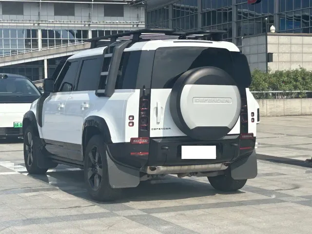Land Rover Defender — Фото автомобиля 7