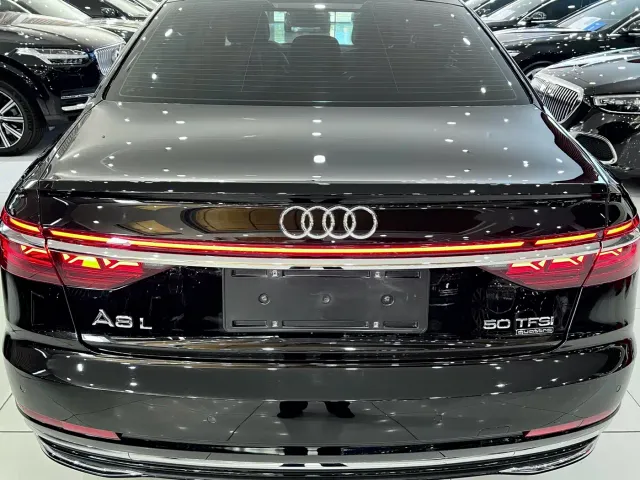 Audi A8 — Фото автомобиля 5