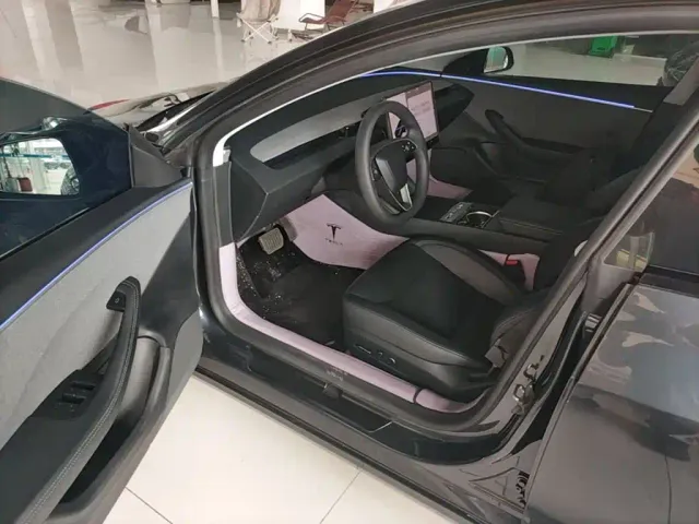 Tesla Model 3 — Фото автомобиля 15