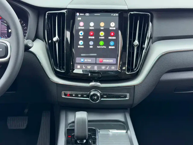 Volvo XC60 — Фото автомобиля 8